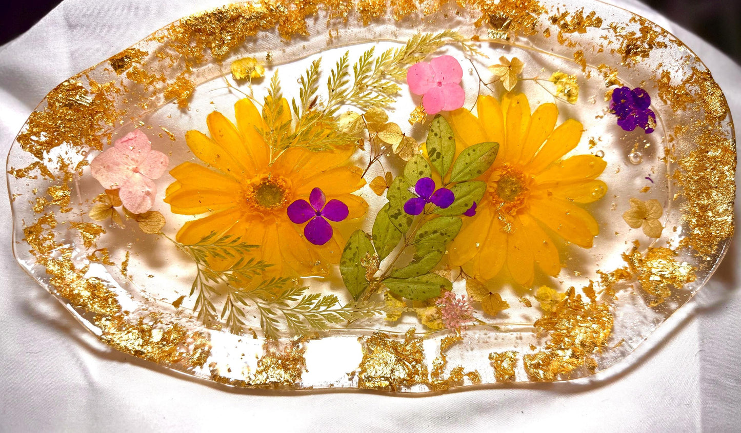 Resin Tray with Pressed Flowers and Gold Flakes | Decorative Floral Tray | Handmade Botanical Home Decor