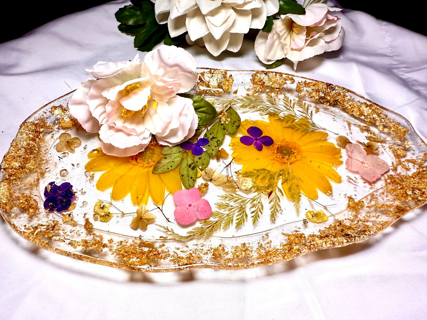 Resin Tray with Pressed Flowers and Gold Flakes | Decorative Floral Tray | Handmade Botanical Home Decor