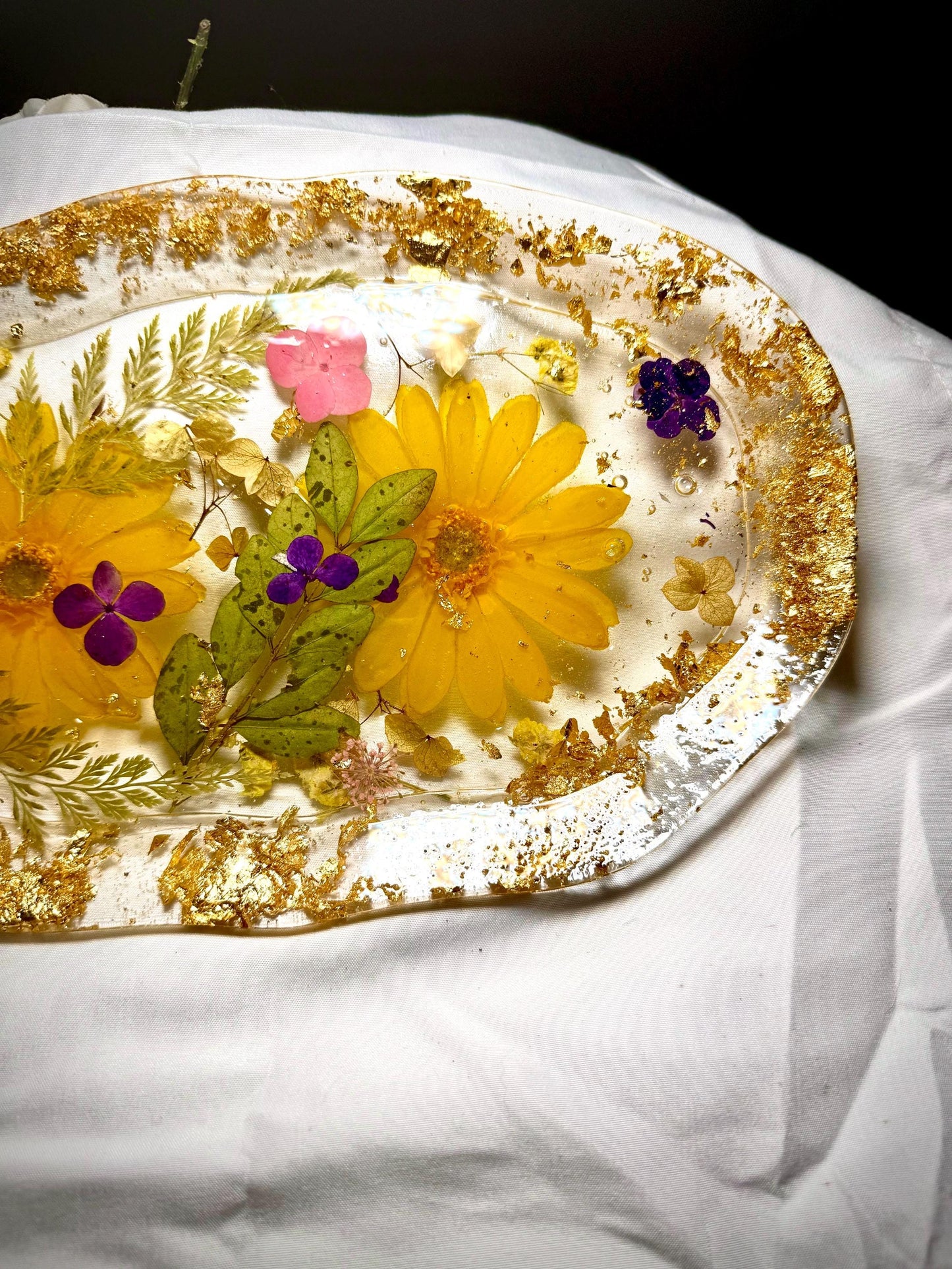 Resin Tray with Pressed Flowers and Gold Flakes | Decorative Floral Tray | Handmade Botanical Home Decor