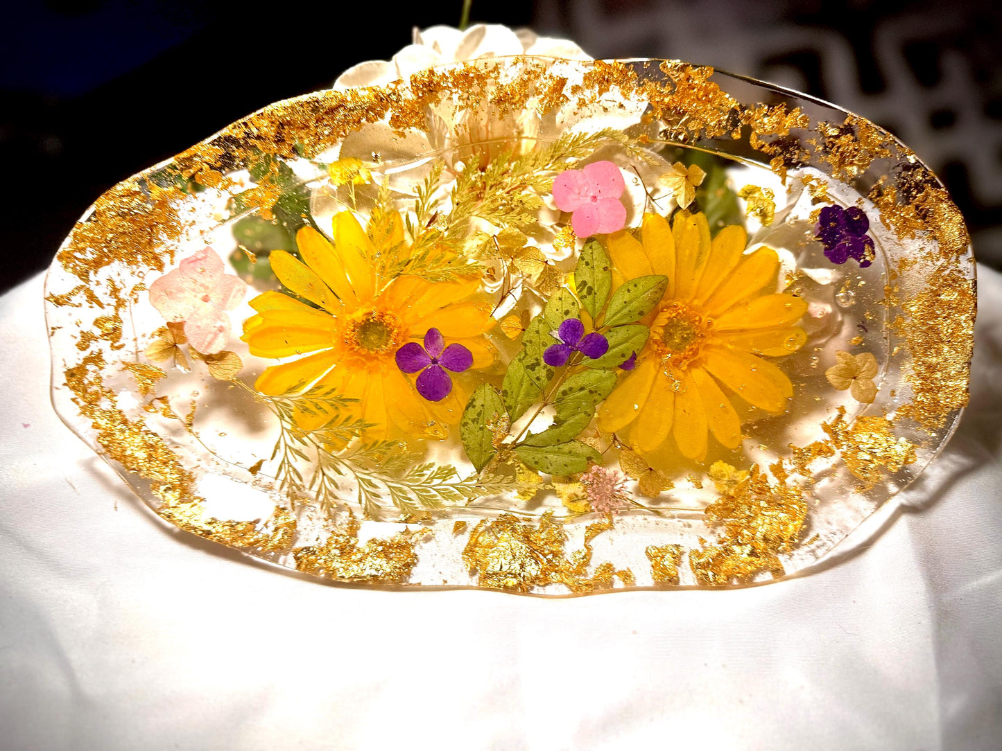 Resin Tray with Pressed Flowers and Gold Flakes | Decorative Floral Tray | Handmade Botanical Home Decor