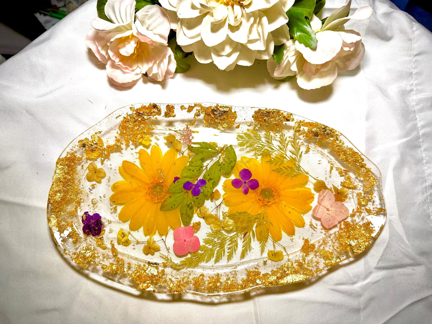 Resin Tray with Pressed Flowers and Gold Flakes | Decorative Floral Tray | Handmade Botanical Home Decor