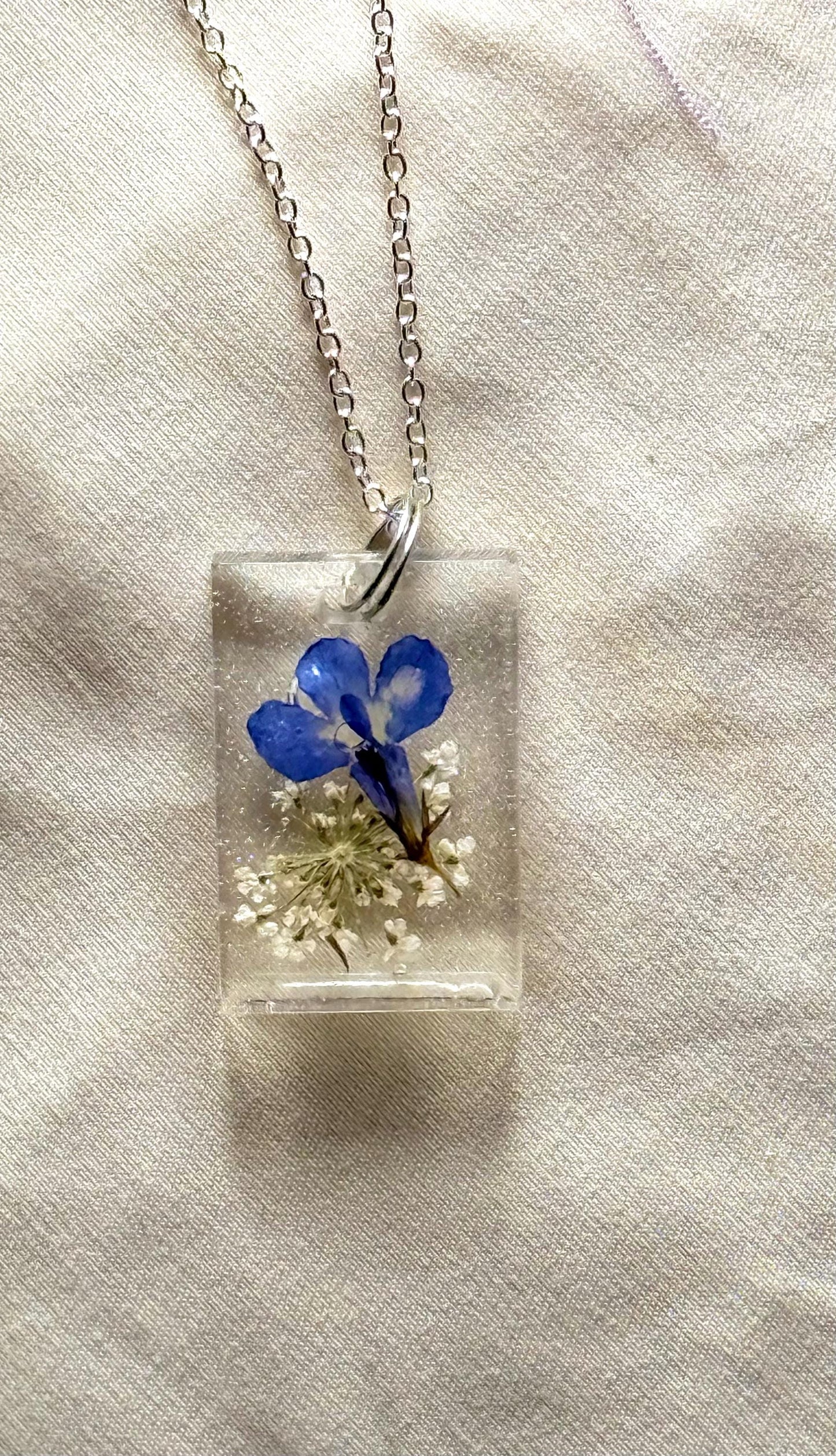 Handmade Resin Pendant Necklace with Real Blue Flowers – Botanical Jewelry, Nature-Inspired Gift, Pressed Flower Necklace