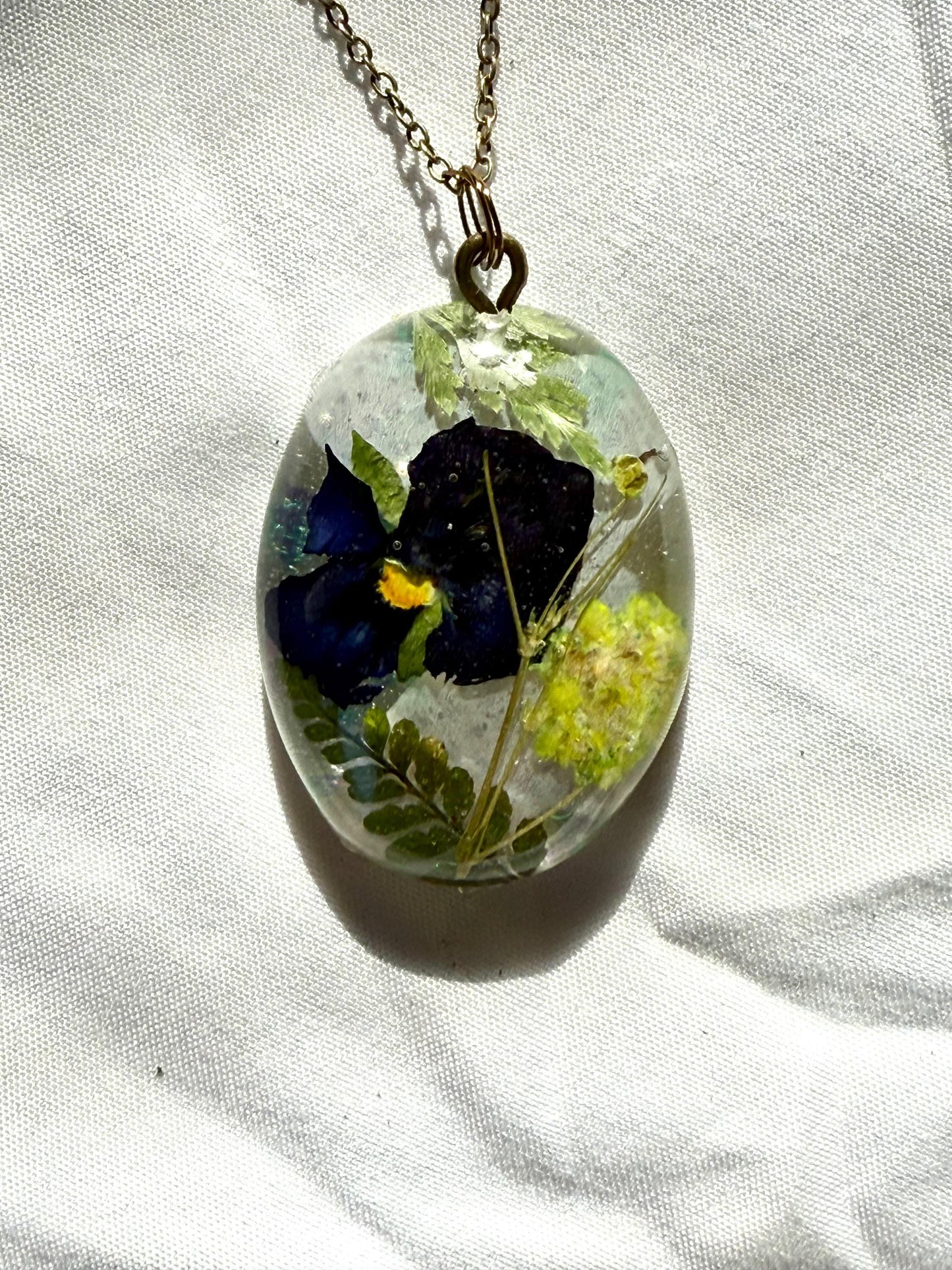 Handmade Pressed Flower Resin Pendant – Botanical Necklace, Nature Jewelry, Real Flowers in Resin