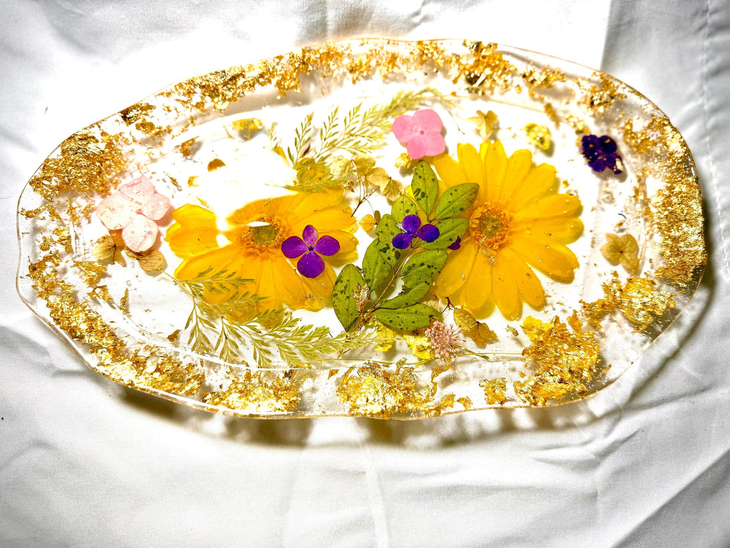 Resin Tray with Pressed Flowers and Gold Flakes | Decorative Floral Tray | Handmade Botanical Home Decor