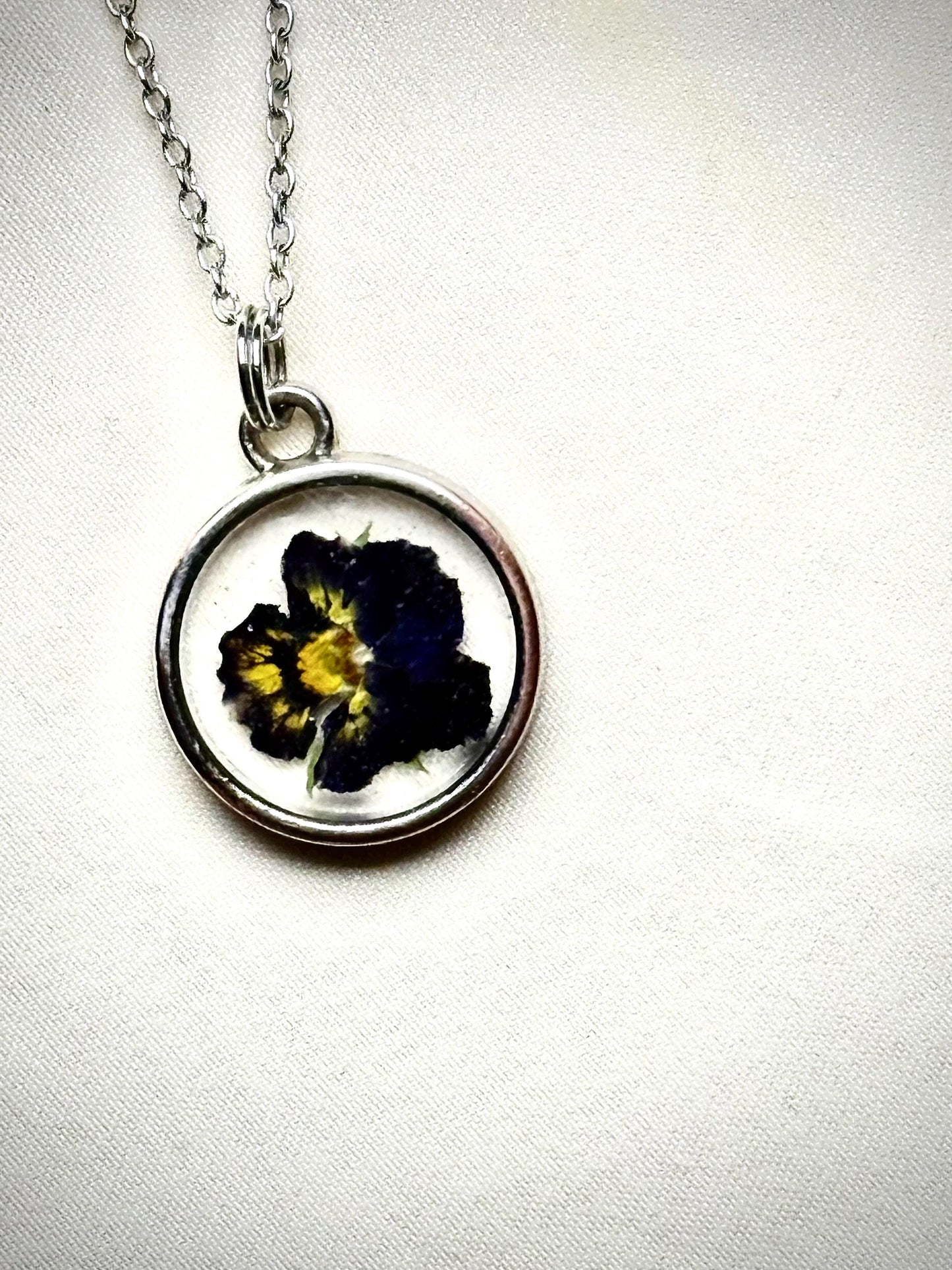 Pressed Flower Resin Pendant – Round Botanical Necklace, Real Pansy in Resin, Nature Jewelry