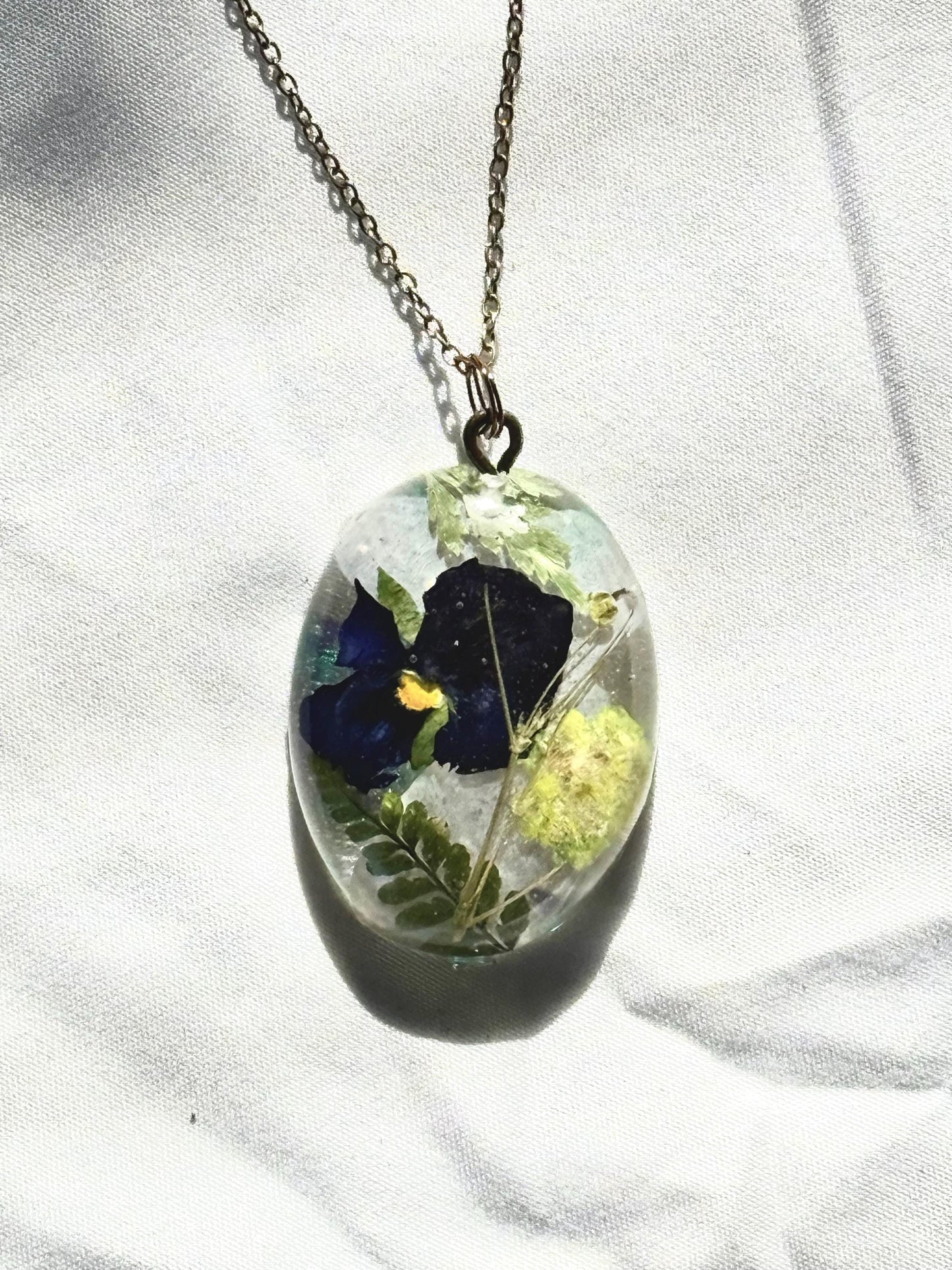 Handmade Pressed Flower Resin Pendant – Botanical Necklace, Nature Jewelry, Real Flowers in Resin