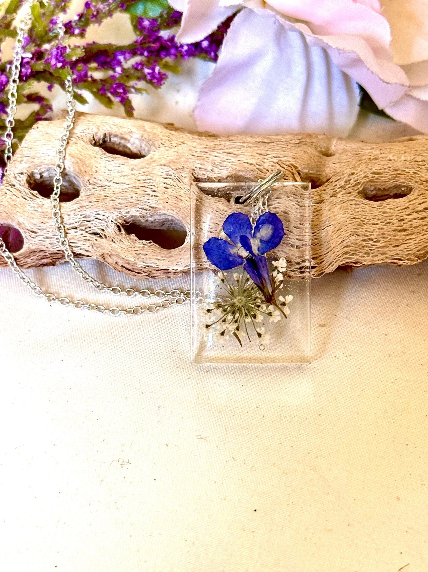 Handmade Resin Pendant Necklace with Real Blue Flowers – Botanical Jewelry, Nature-Inspired Gift, Pressed Flower Necklace