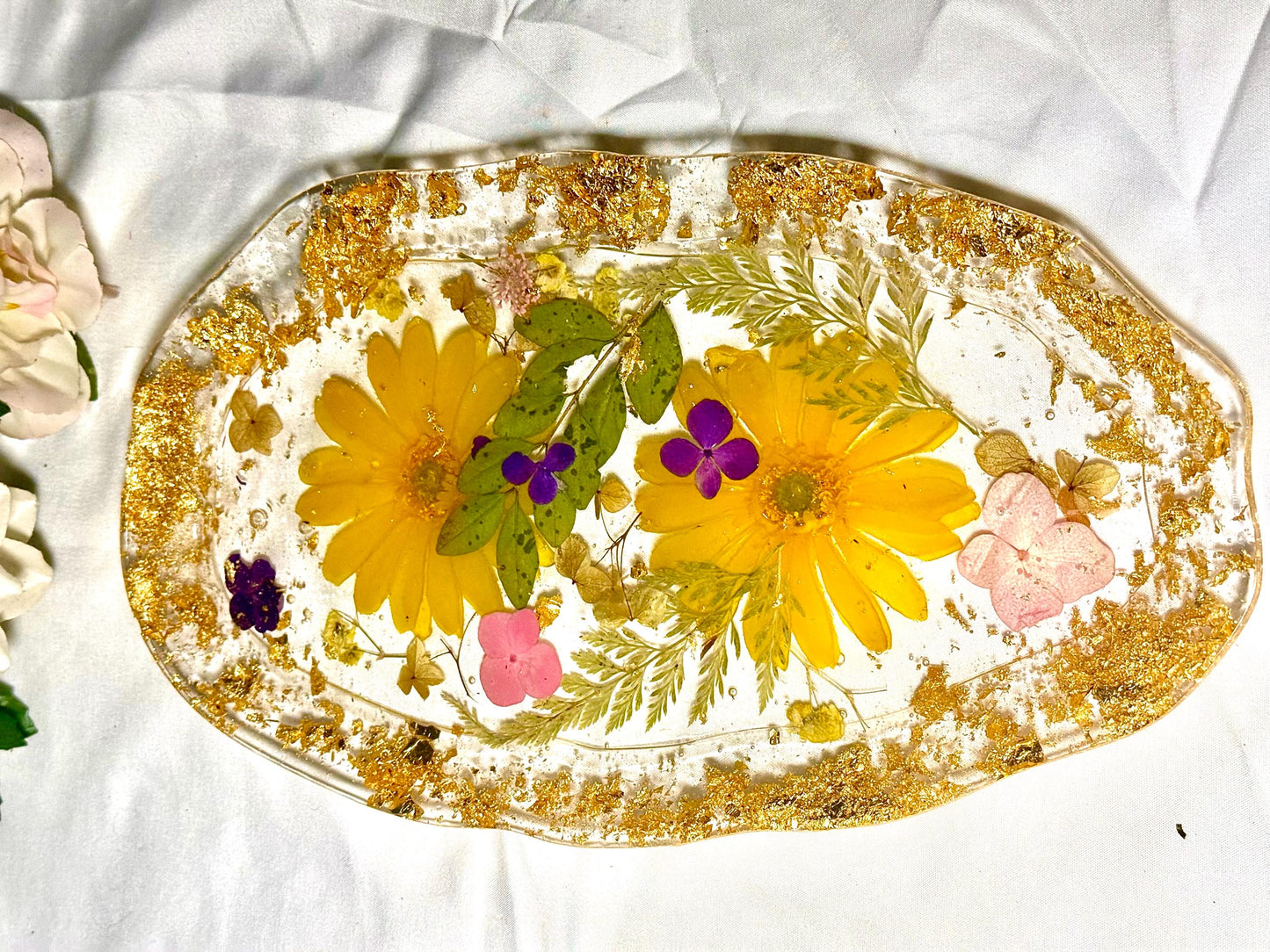 Resin Tray with Pressed Flowers and Gold Flakes | Decorative Floral Tray | Handmade Botanical Home Decor