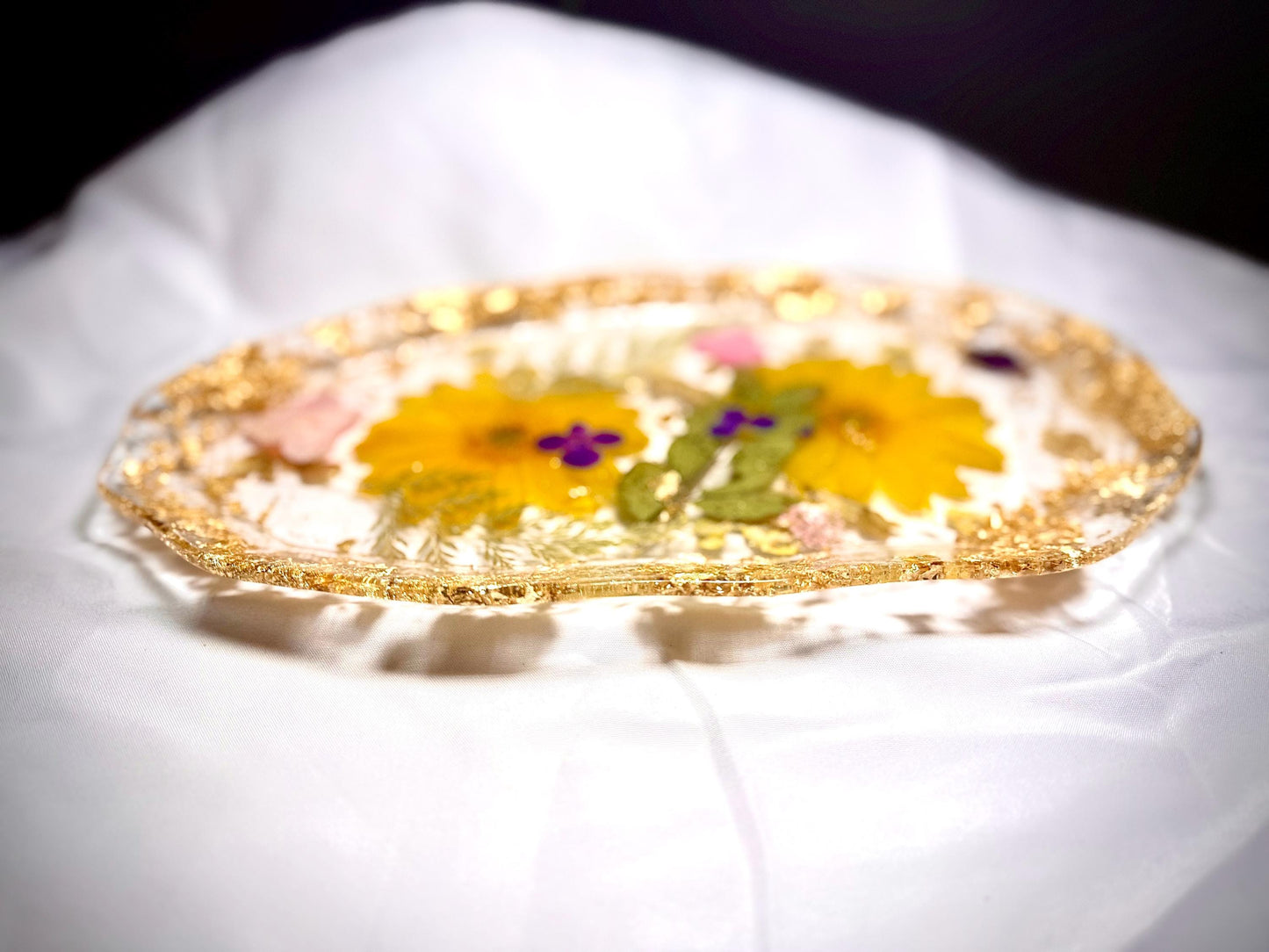 Resin Tray with Pressed Flowers and Gold Flakes | Decorative Floral Tray | Handmade Botanical Home Decor