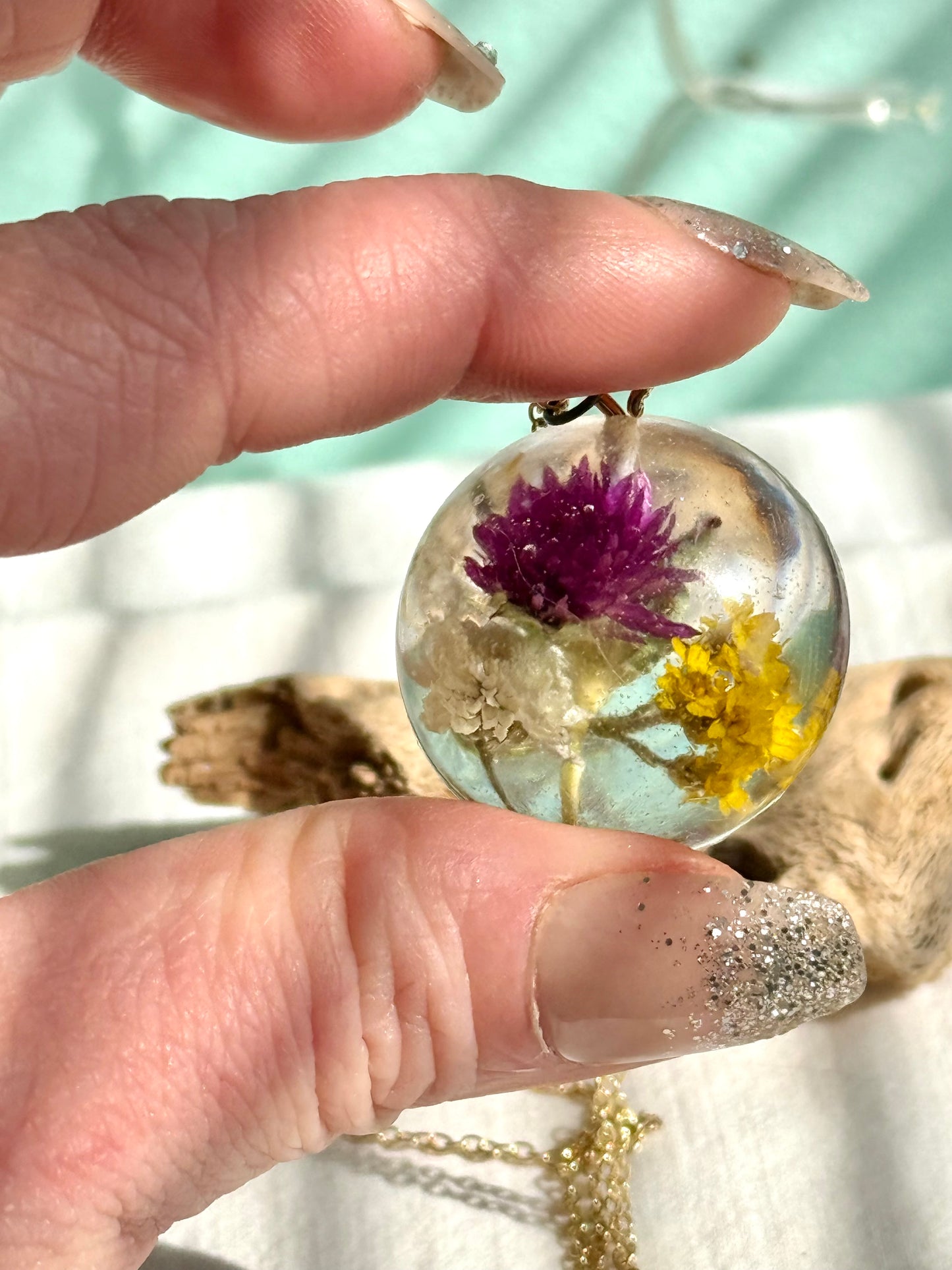 Handmade Resin Pendant Necklace with Yellow Yarrow, White Baby’s Breath & Purple Clover – Adjustable Gold Chain