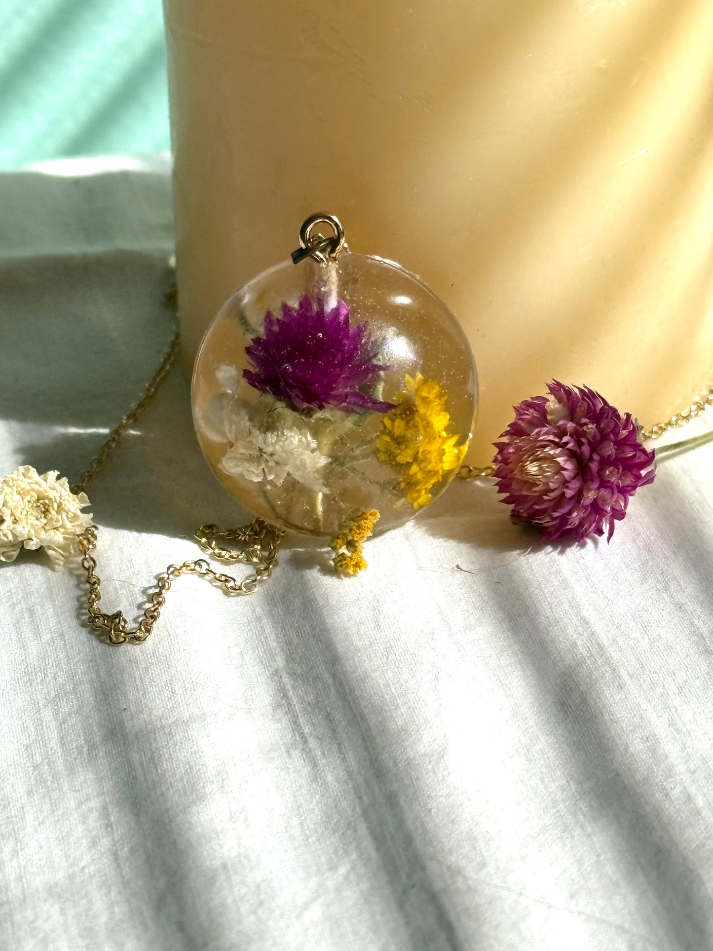 Handmade Resin Pendant Necklace with Yellow Yarrow, White Baby’s Breath & Purple Clover – Adjustable Gold Chain