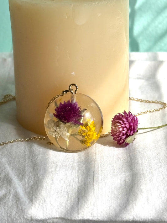 Handmade Resin Pendant Necklace with Yellow Yarrow, White Baby’s Breath & Purple Clover – Adjustable Gold Chain