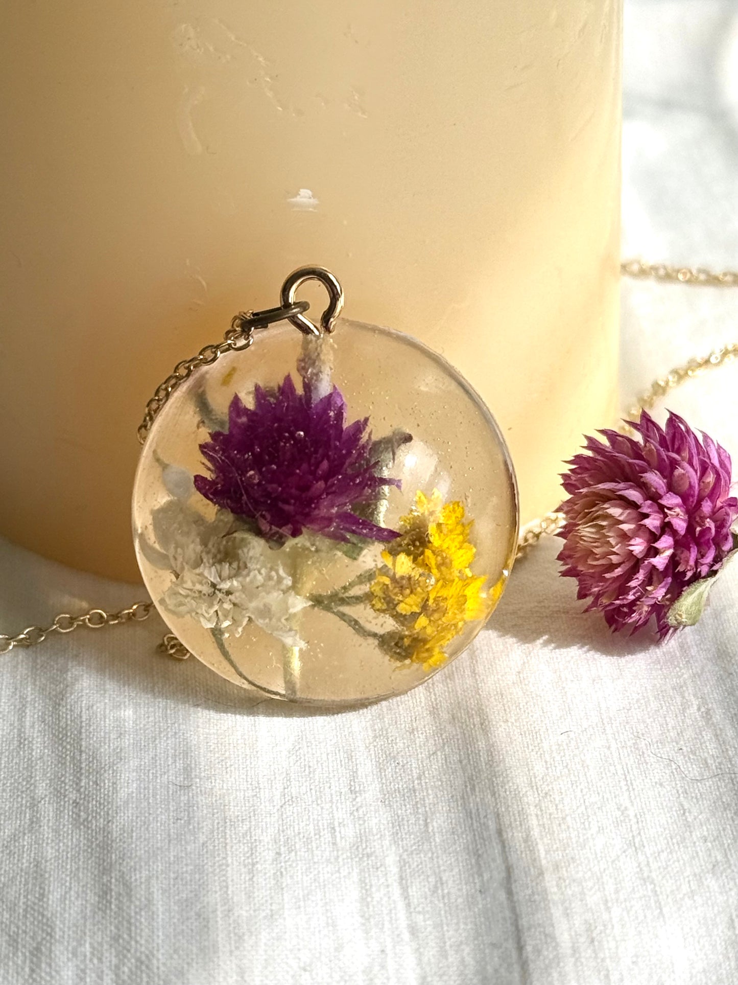 Handmade Resin Pendant Necklace with Yellow Yarrow, White Baby’s Breath & Purple Clover – Adjustable Gold Chain