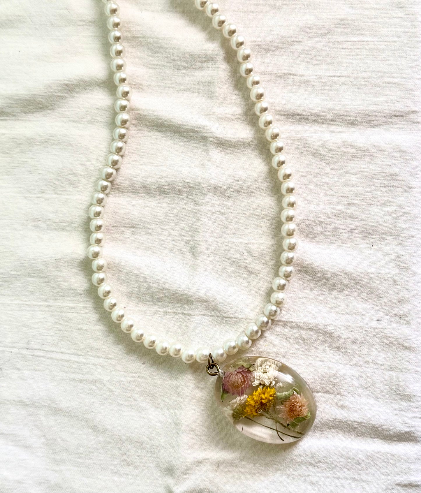 Handmade Resin Flower Pendant Necklace | Real Dried Flower Jewelry | Pearl Beaded Necklace