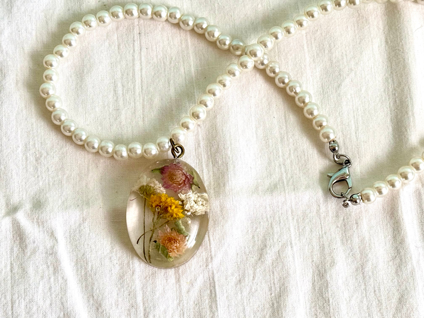 Handmade Resin Flower Pendant Necklace | Real Dried Flower Jewelry | Pearl Beaded Necklace