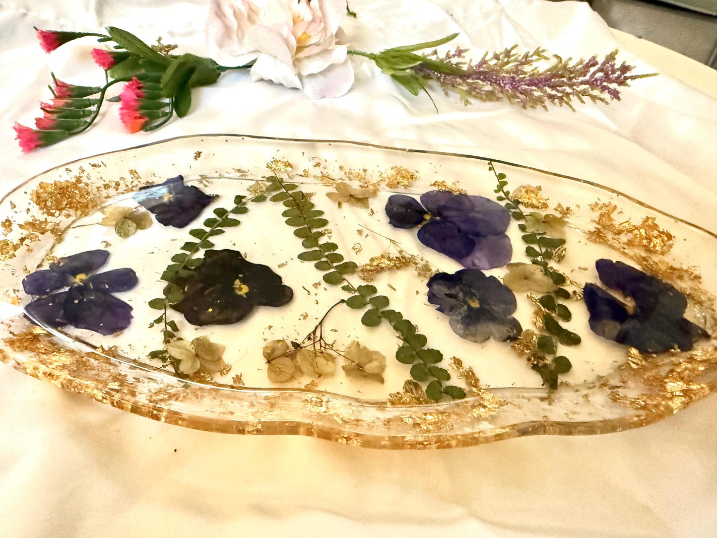 Handcrafted Resin Tray – Violas, Ferns, Hydrangeas & Gold Flake