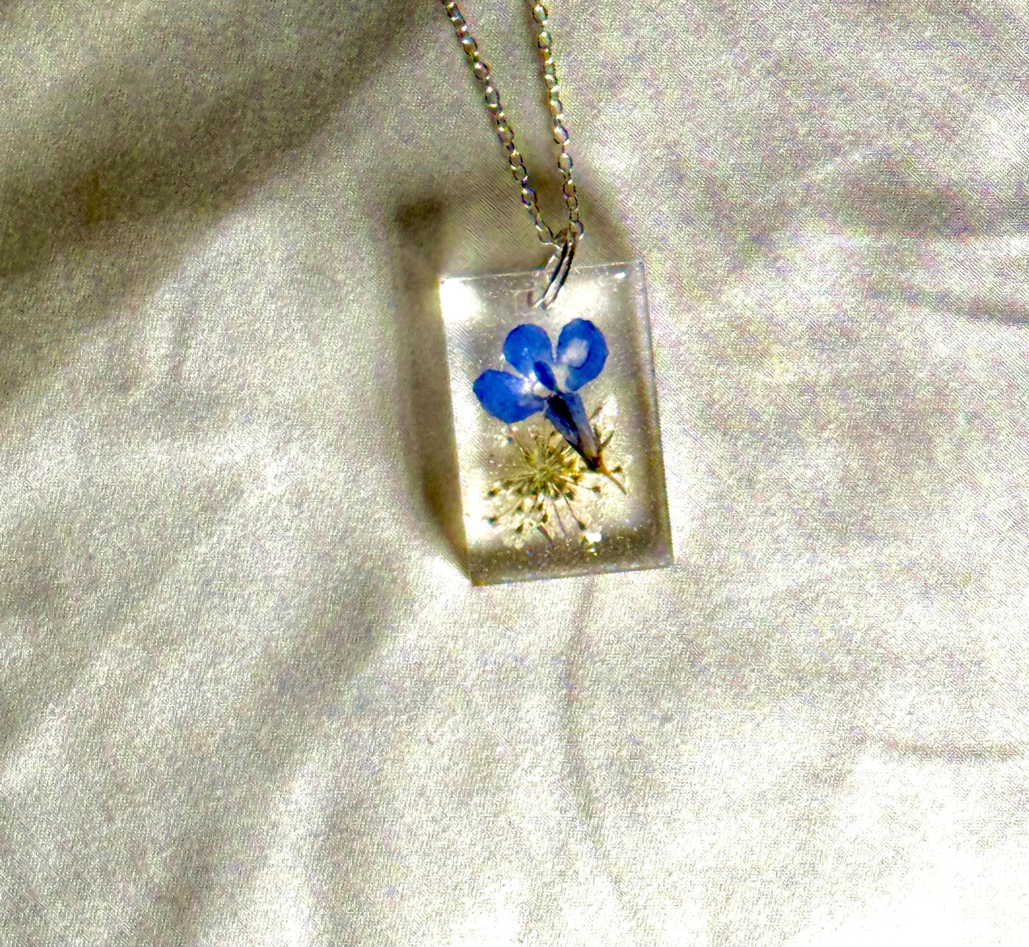 Handmade Resin Pendant Necklace with Real Blue Flowers – Botanical Jewelry, Nature-Inspired Gift, Pressed Flower Necklace