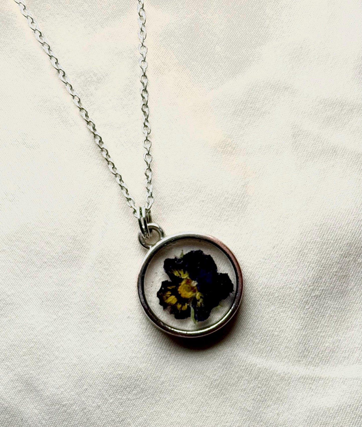 Pressed Flower Resin Pendant – Round Botanical Necklace, Real Pansy in Resin, Nature Jewelry