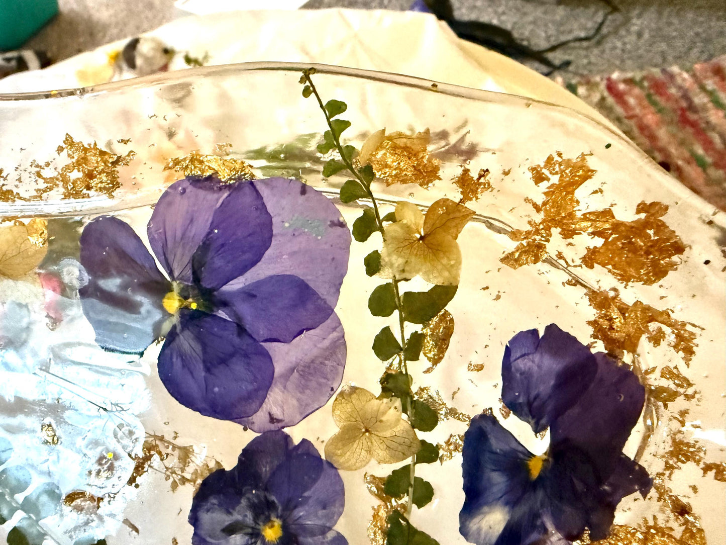 Handcrafted Resin Tray – Violas, Ferns, Hydrangeas & Gold Flake