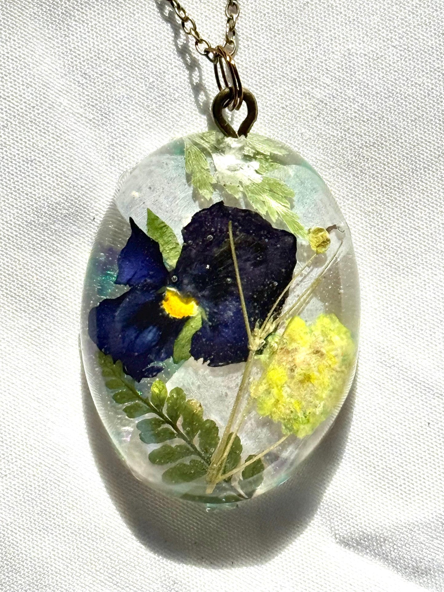 Handmade Pressed Flower Resin Pendant – Botanical Necklace, Nature Jewelry, Real Flowers in Resin