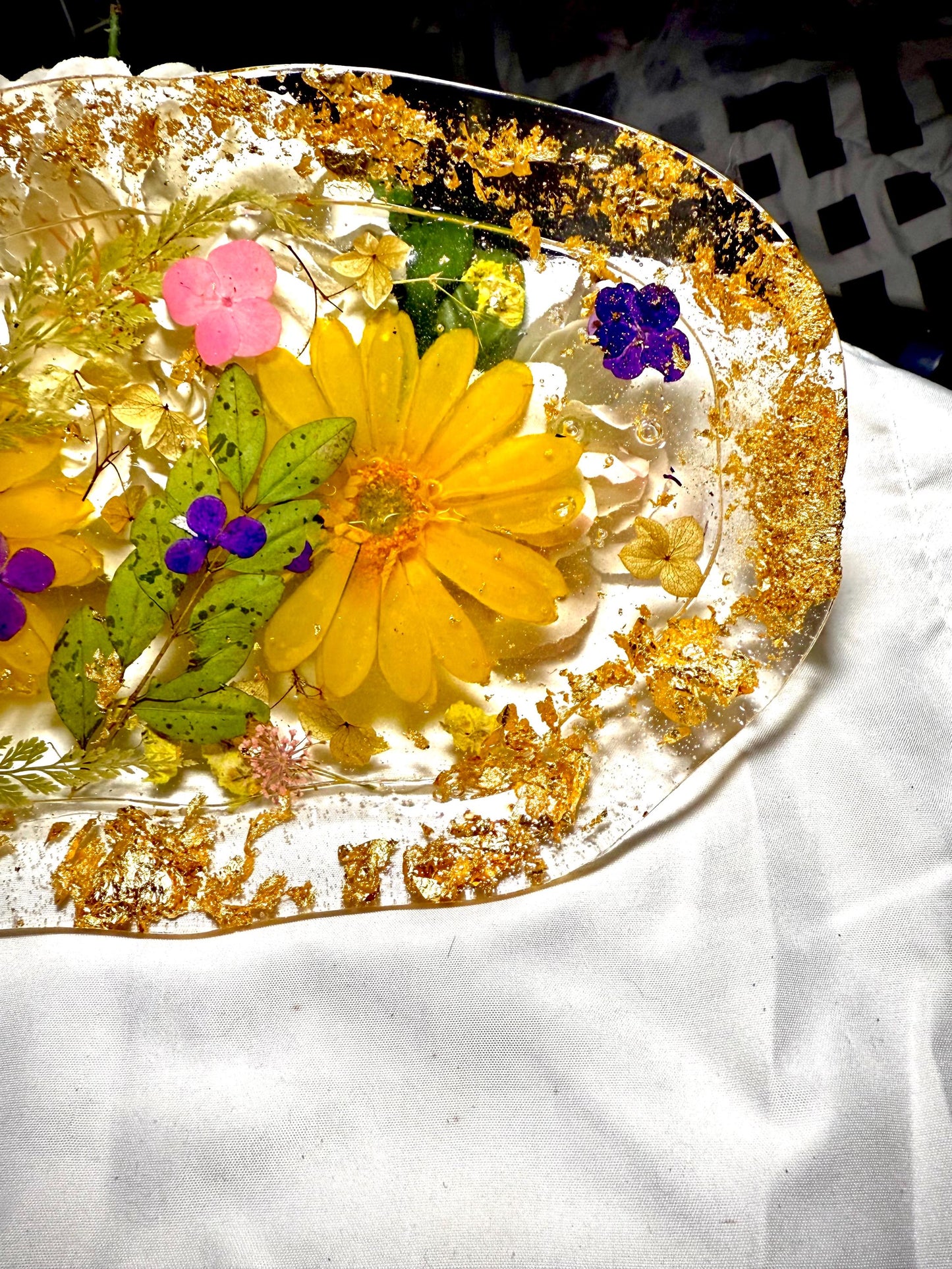 Resin Tray with Pressed Flowers and Gold Flakes | Decorative Floral Tray | Handmade Botanical Home Decor