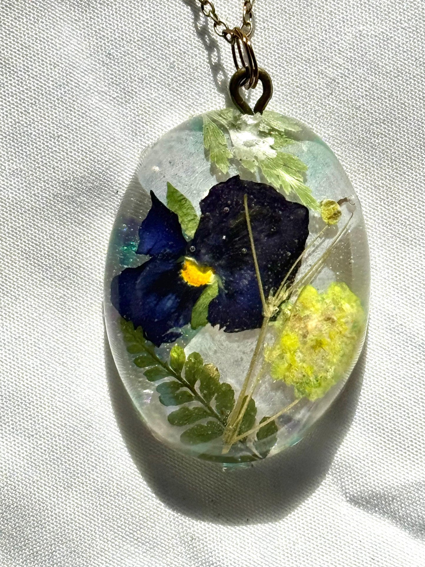 Handmade Pressed Flower Resin Pendant – Botanical Necklace, Nature Jewelry, Real Flowers in Resin