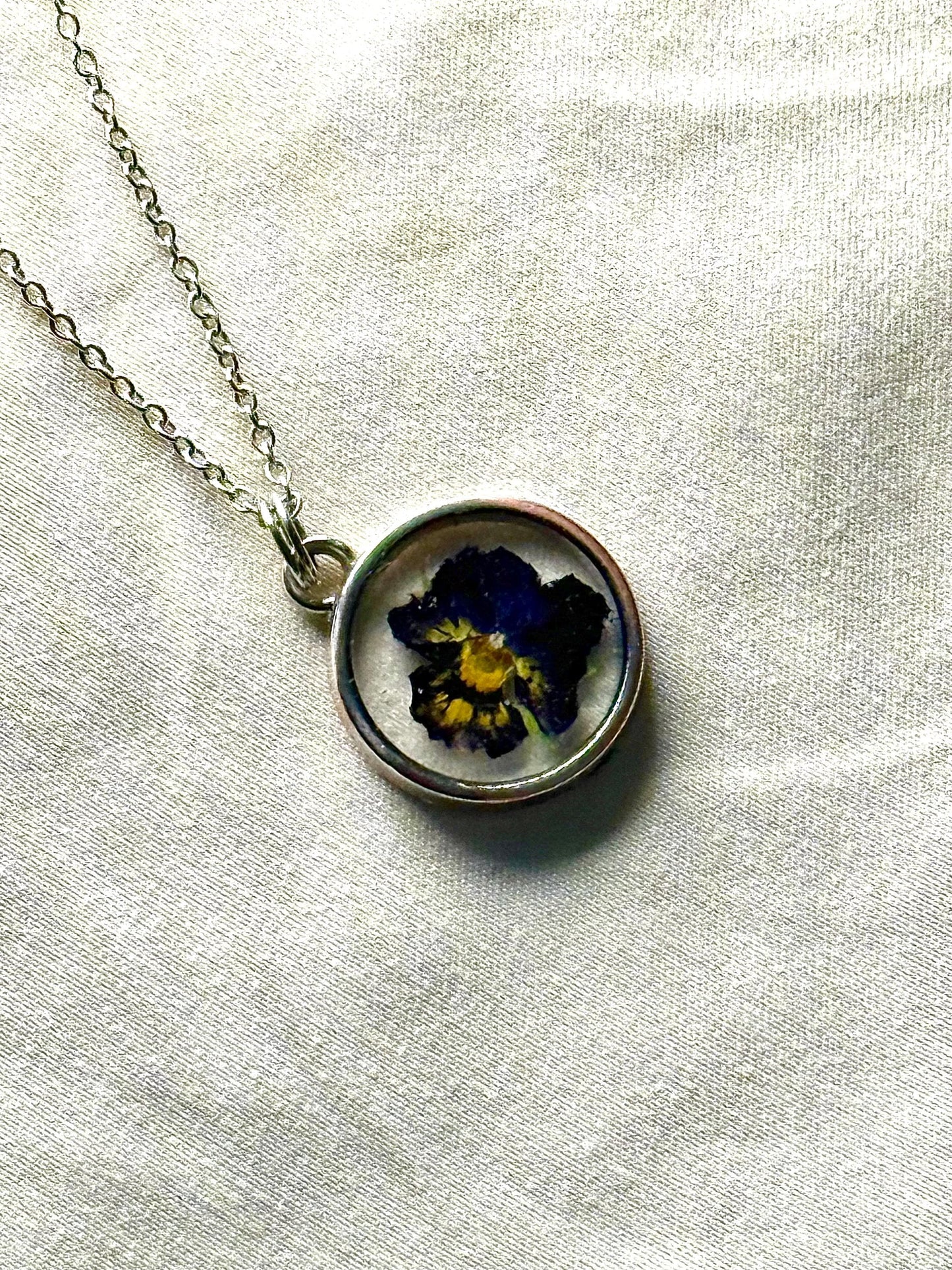 Pressed Flower Resin Pendant – Round Botanical Necklace, Real Pansy in Resin, Nature Jewelry