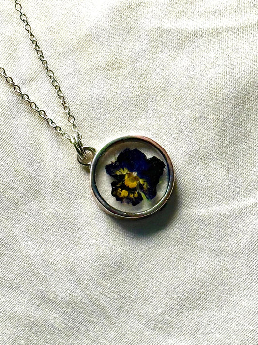 Pressed Flower Resin Pendant – Round Botanical Necklace, Real Pansy in Resin, Nature Jewelry